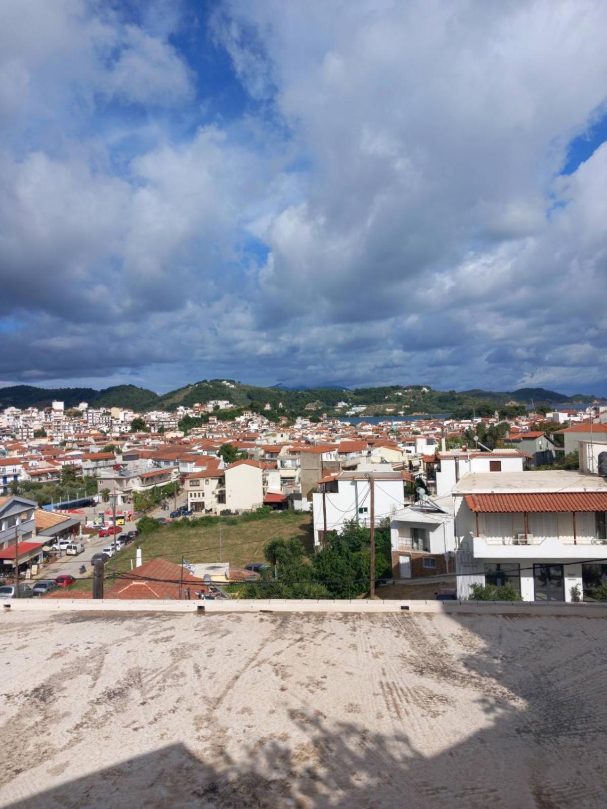 Katerinas Apartmens Skiathos Town Bagian luar foto
