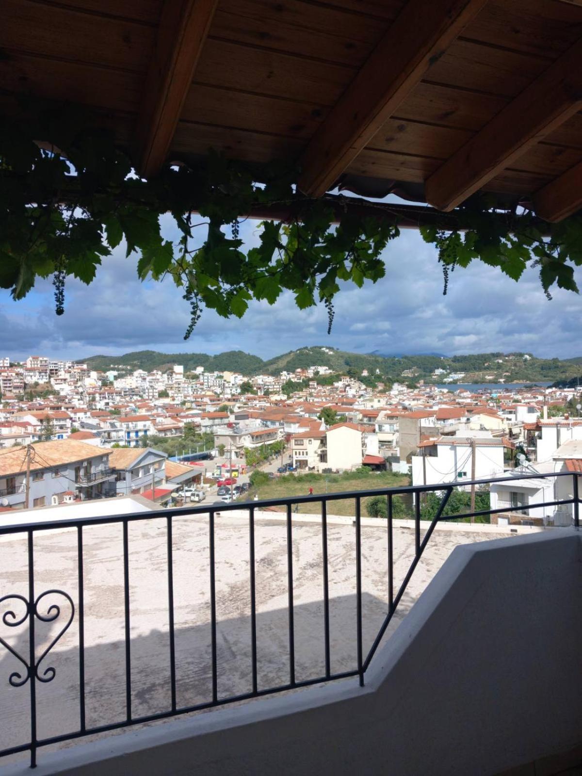 Katerinas Apartmens Skiathos Town Bagian luar foto