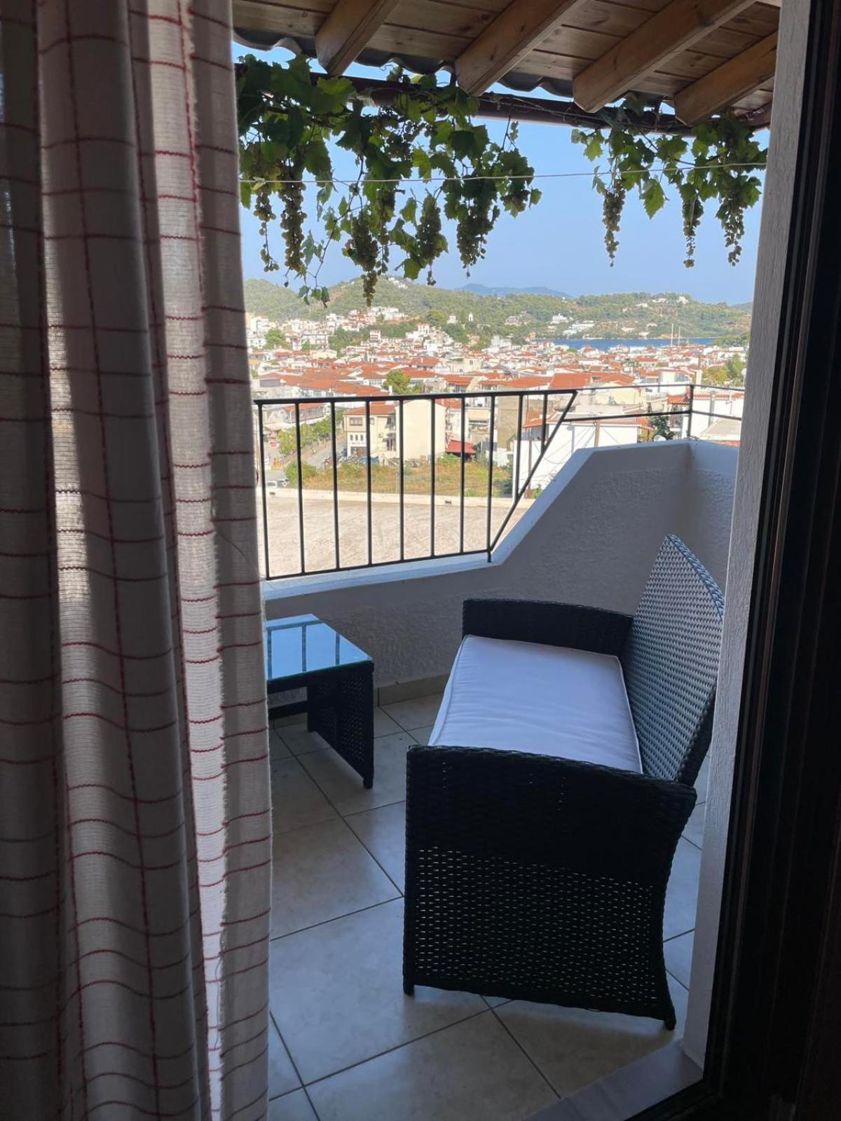 Katerinas Apartmens Skiathos Town Bagian luar foto