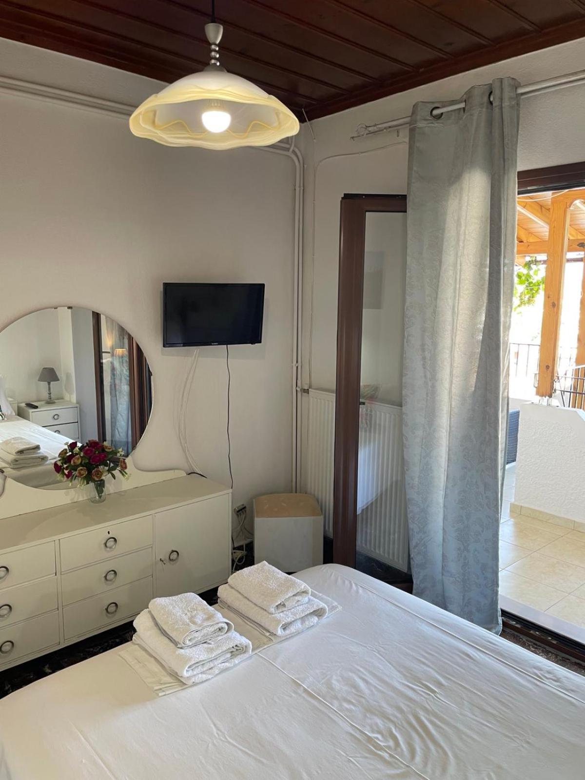Katerinas Apartmens Skiathos Town Bagian luar foto